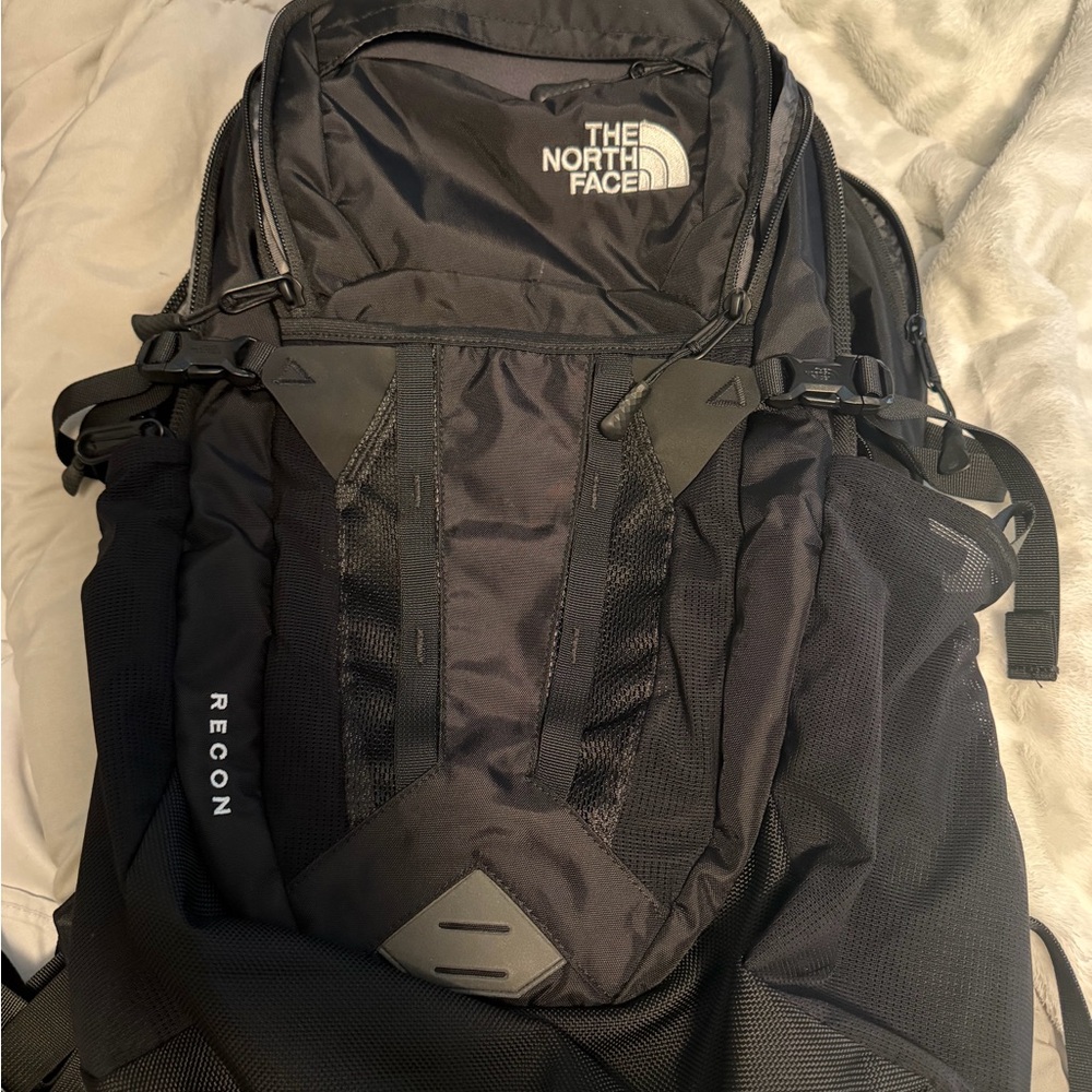 Basically new: The North Face Recon Black Backpack